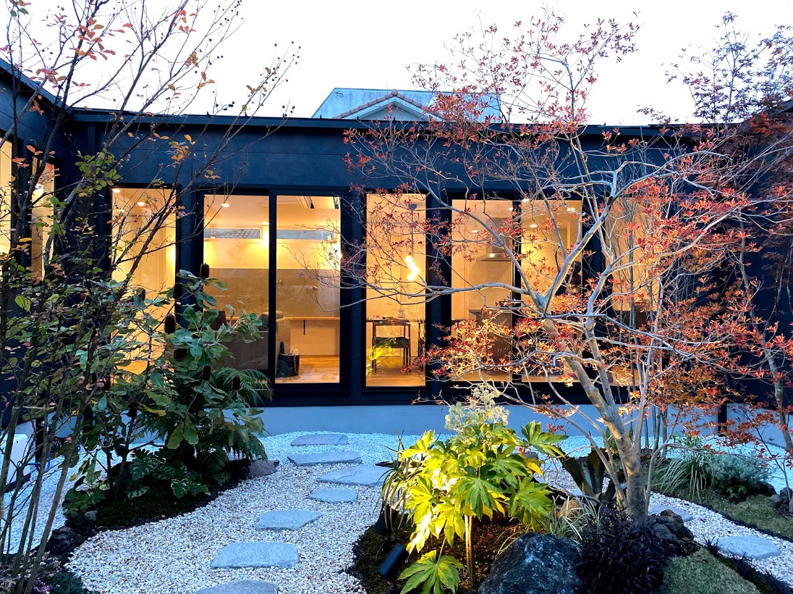 行橋モデルハウス　四季を巡る中庭を一望する空間設計の粋
