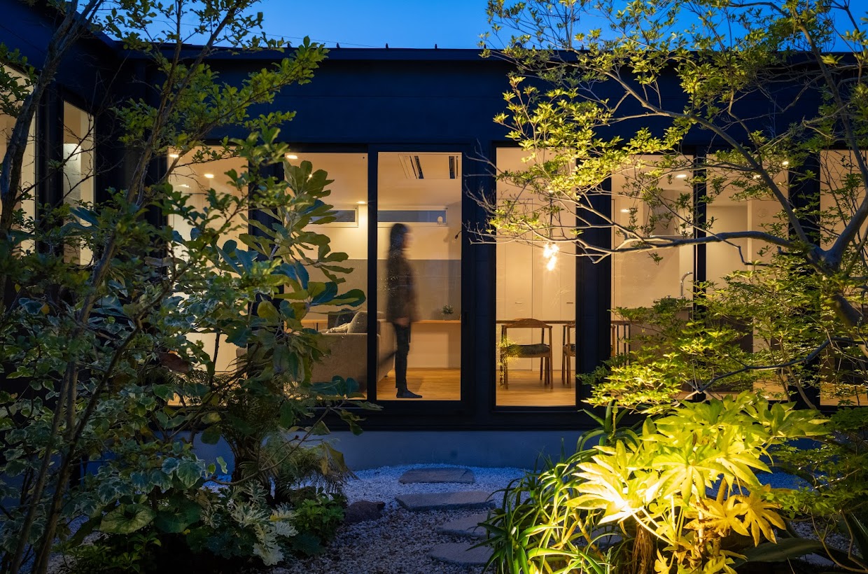 行橋モデルハウス　四季を巡る中庭を一望する空間設計の粋