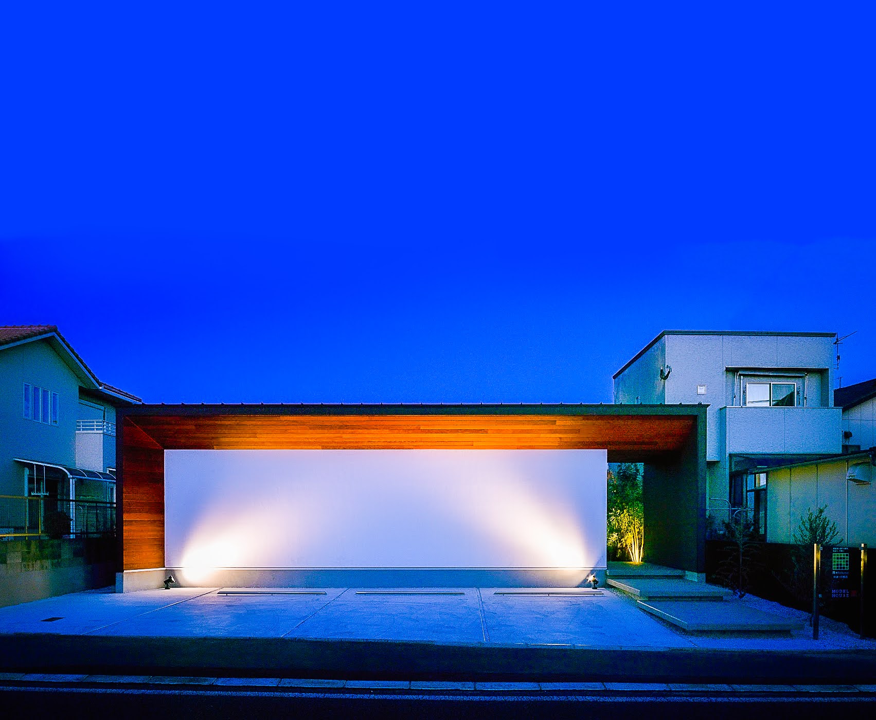 四季を巡る中庭を一望する空間設計の粋