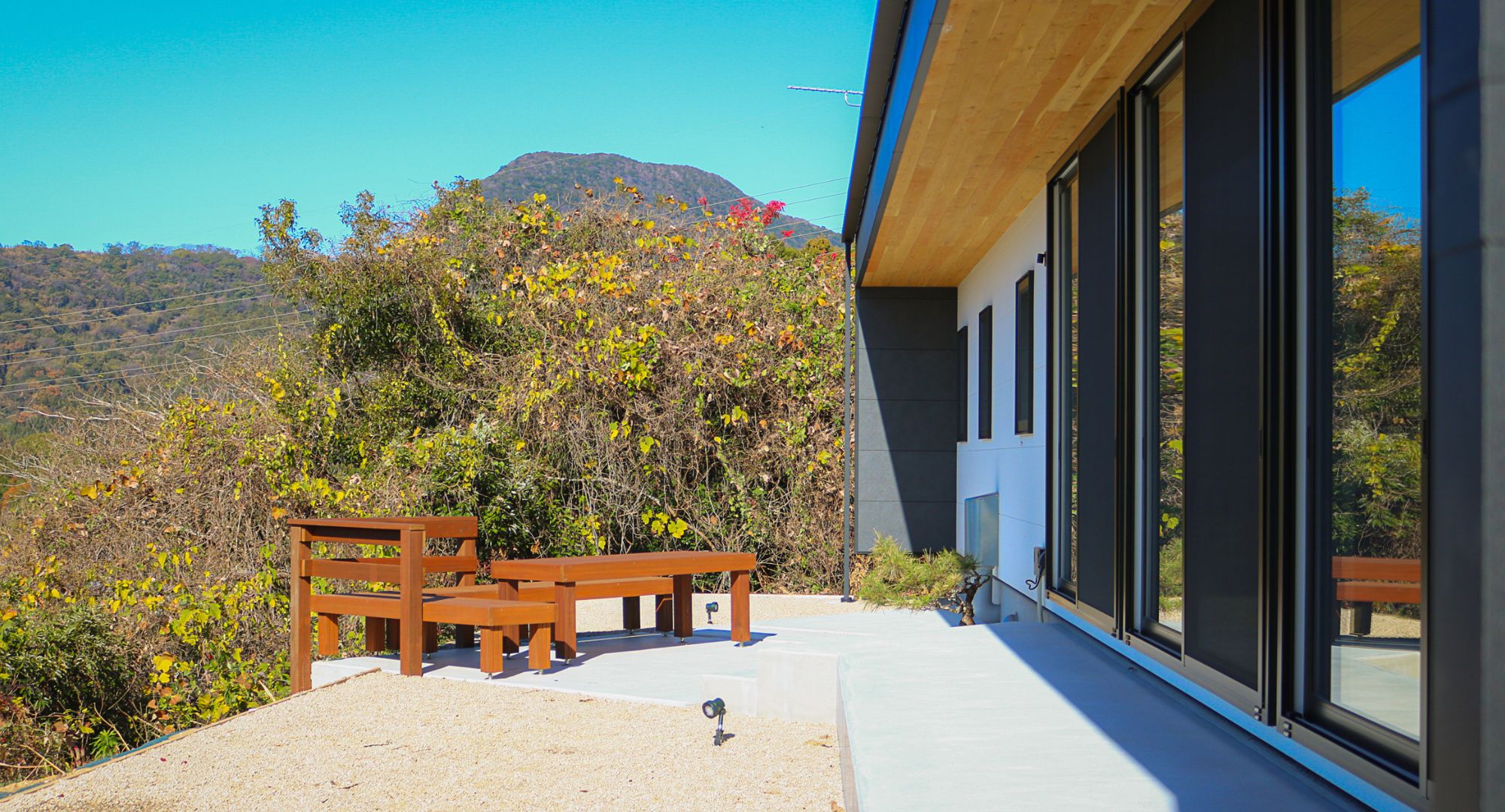 土地を活かした無二の眺望を有する平屋