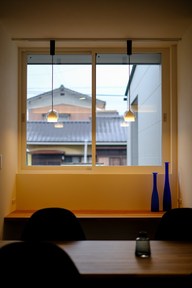 二つの箱が繋がったZ型間取りの平屋